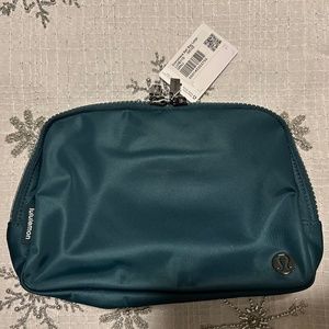 Lululemon Everywhere Belt Bag 2L